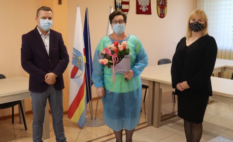 wspólne zdjęcie z p. Sekretarzem, p. Skarbnik i pielęgniarką
